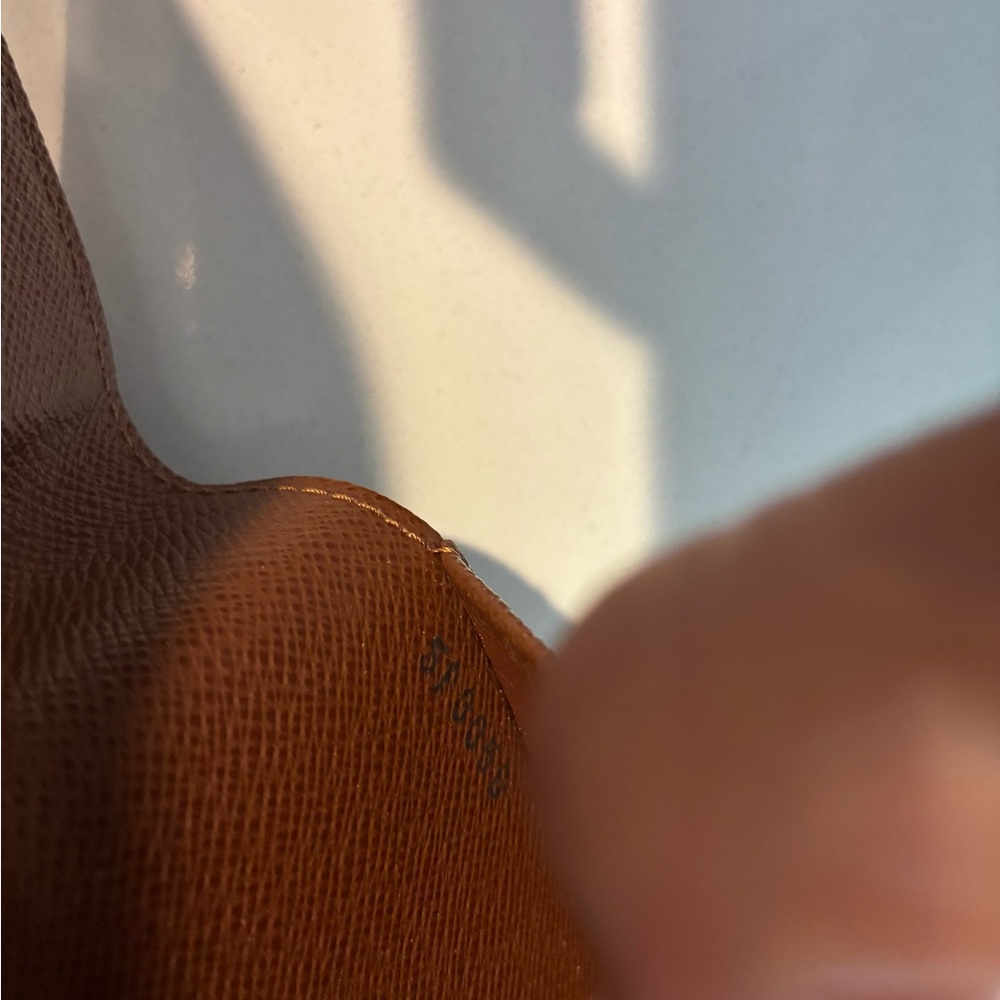 Louis Vuitton LV Monogram Wallet - Picture 9 of 10